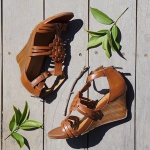 KENNETH COLE REACTION BROWN LEATHER WEDGES